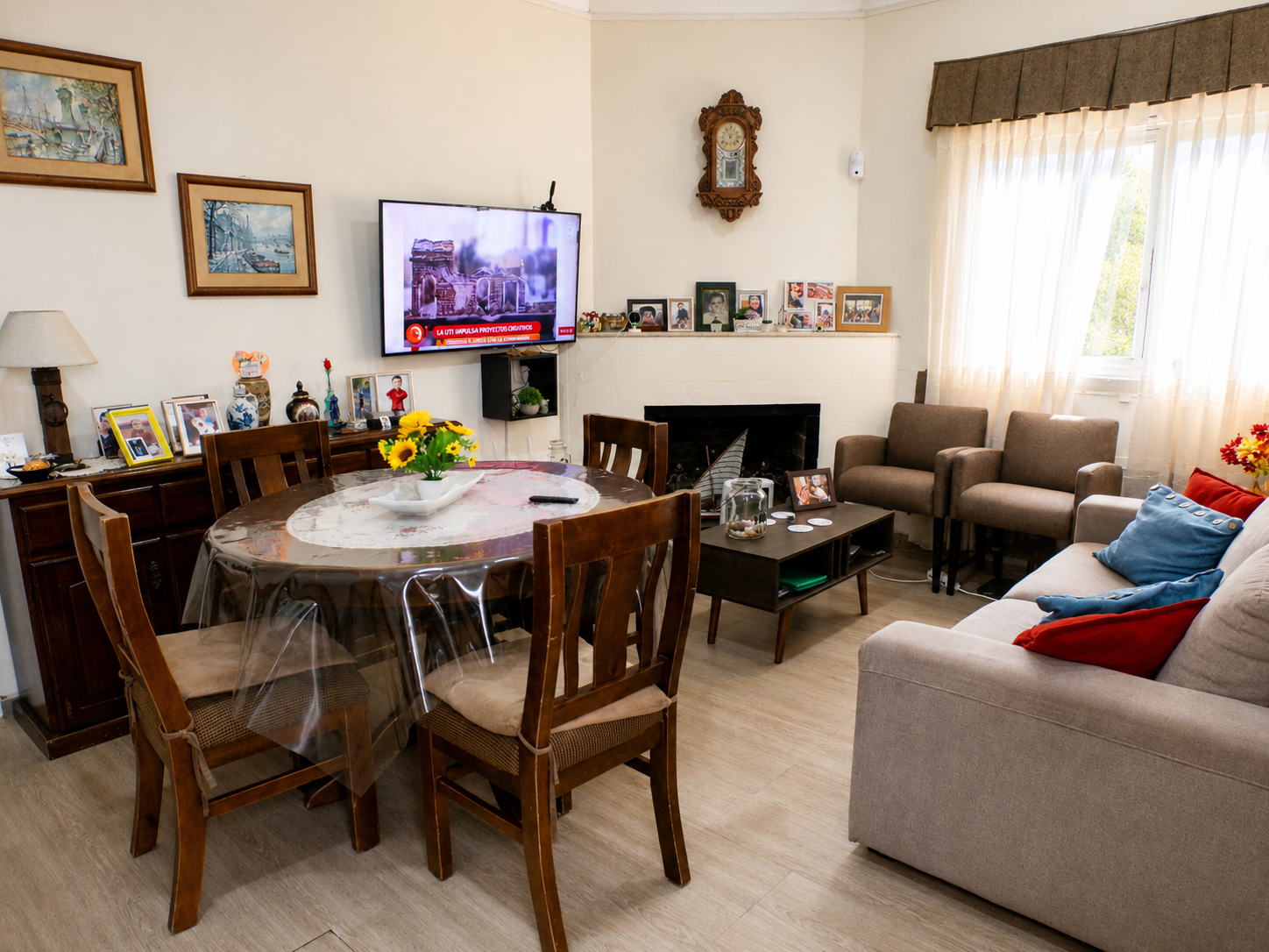 Se vende casa de 2 Dormitorios + Altillo, Apartamento Independiente, Garaje y Barbacoa