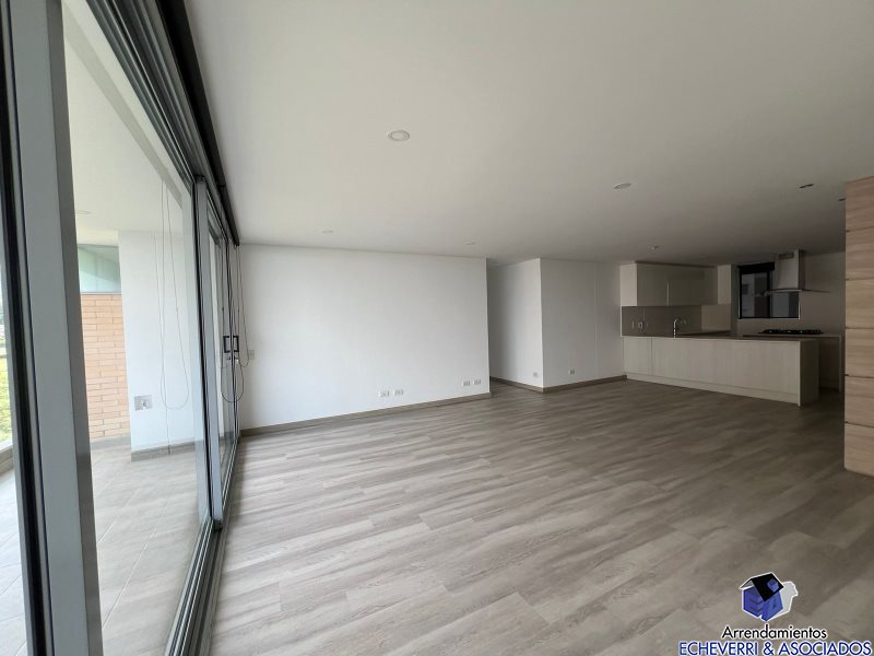 Apartamento en arriendo en Loma De Las Brujas, Envigado · foto 4 de 22