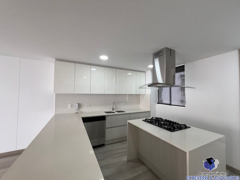 Apartamento en arriendo en Loma De Las Brujas, Envigado · foto 10 de 22