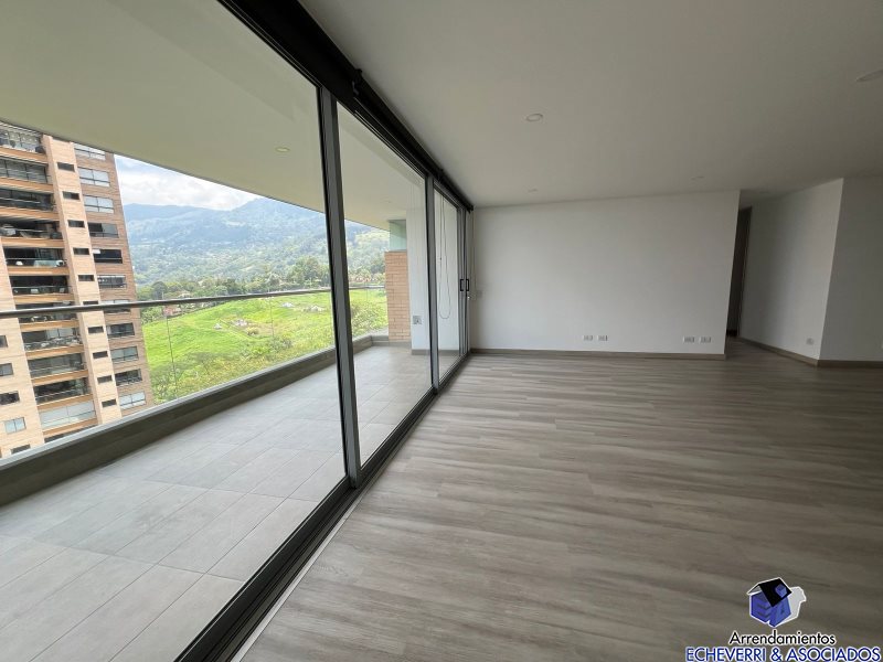 Apartamento en arriendo en Loma De Las Brujas, Envigado · foto 2 de 22
