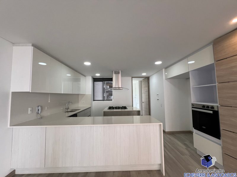 Apartamento en arriendo en Loma De Las Brujas, Envigado · foto 11 de 22