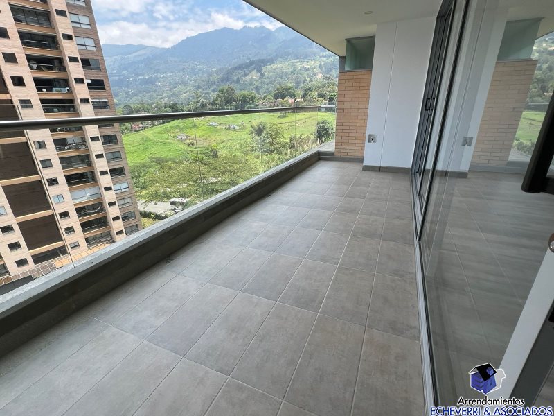 Apartamento en arriendo en Loma De Las Brujas, Envigado · foto 3 de 22