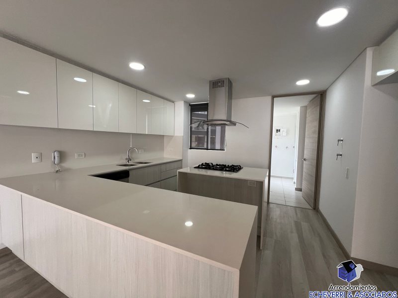 Apartamento en arriendo en Loma De Las Brujas, Envigado · foto 12 de 22