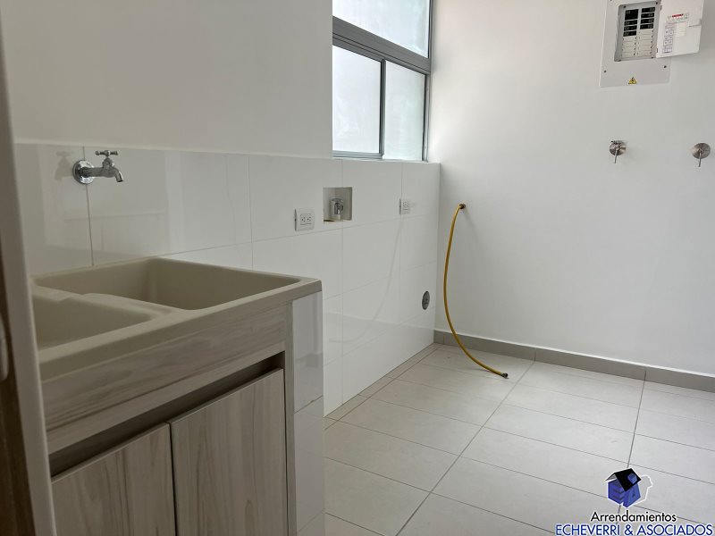 Apartamento en arriendo en Loma De Las Brujas, Envigado · foto 18 de 22