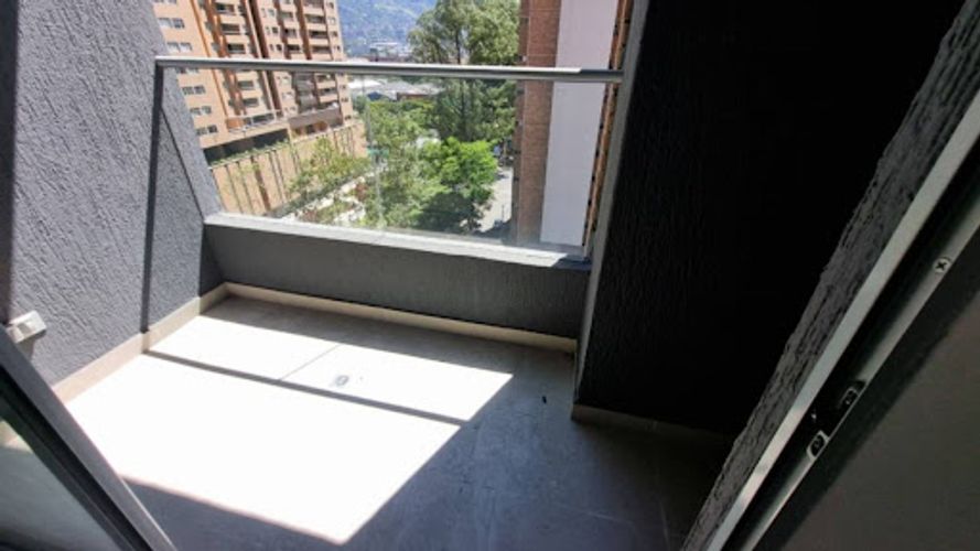 Apartamento de 2 alcobas en arriendo en Ciudad Del Río, Medellín, 68 m² · foto 3 de 17