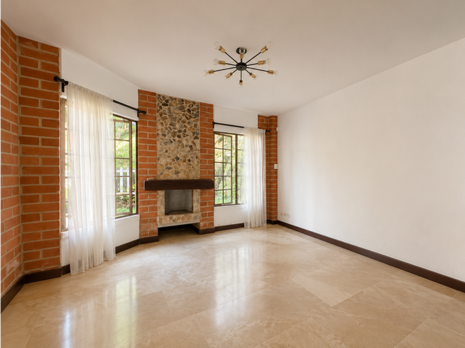 Casa de 4 alcobas en venta en El Carmelo, Sabaneta, 291 m² · foto 8 de 24