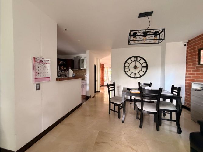 Casa de 4 alcobas en venta en El Carmelo, Sabaneta, 291 m² · foto 11 de 24