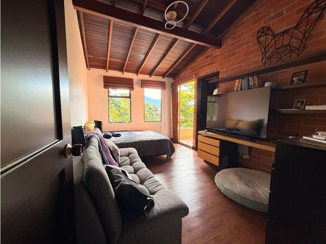 Casa de 4 alcobas en venta en El Carmelo, Sabaneta, 291 m² · foto 20 de 24