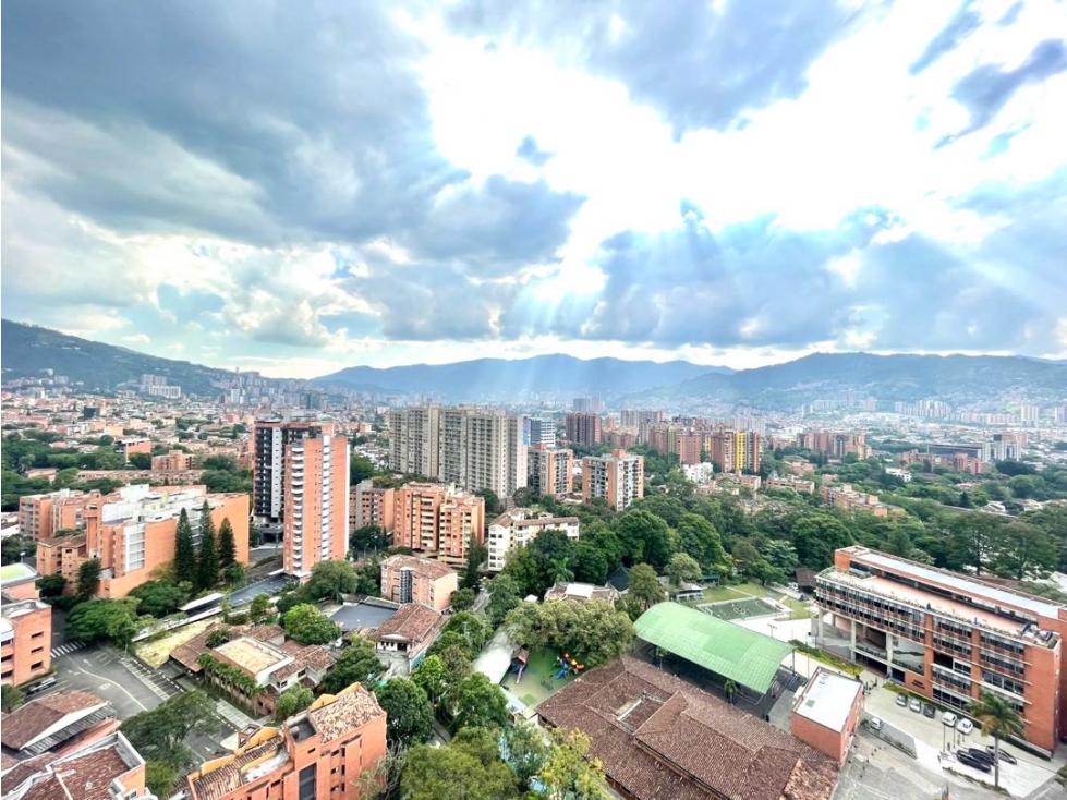 Apartamento en venta en Loma Linda, Envigado · foto 3 de 24