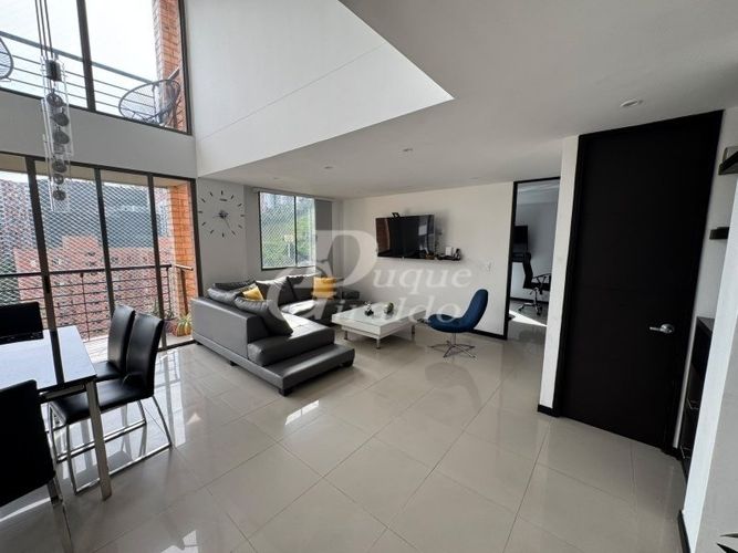 Apartamento de 3 alcobas en venta en Castropol, Medellín, 158 m² · foto 3 de 23