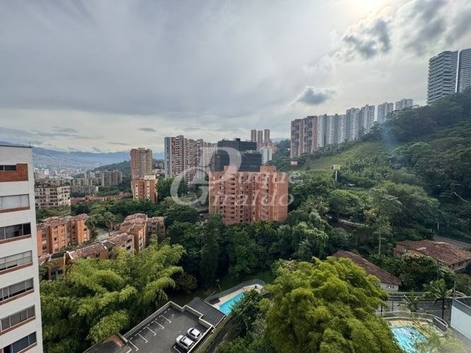 Apartamento de 3 alcobas en venta en Castropol, Medellín, 158 m² · foto 6 de 23