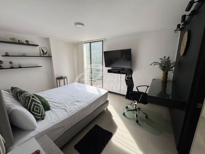 Apartamento de 3 alcobas en venta en Castropol, Medellín, 158 m² · foto 7 de 23