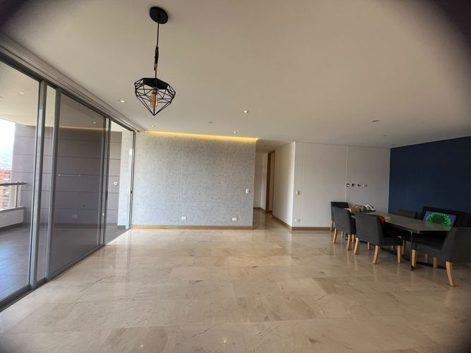 Apartamento de 3 alcobas en arriendo en El Poblado, Medellín, 169 m² · foto 3 de 20