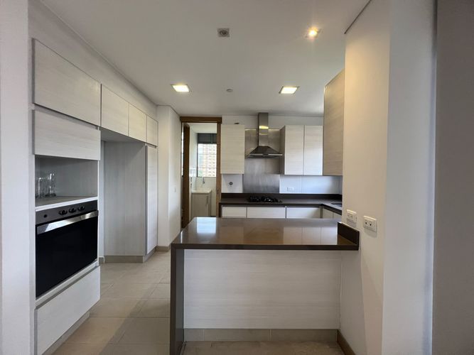 Apartamento de 3 alcobas en arriendo en El Poblado, Medellín, 169 m² · foto 5 de 20