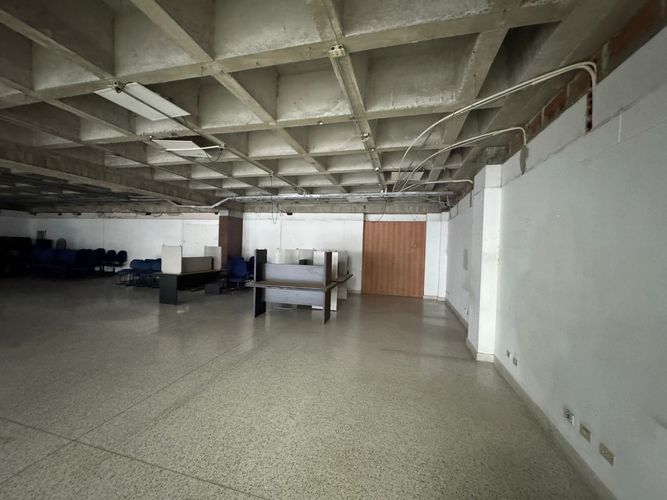 Oficina en arriendo en El Poblado, Medellín, 448 m² · foto 2 de 20
