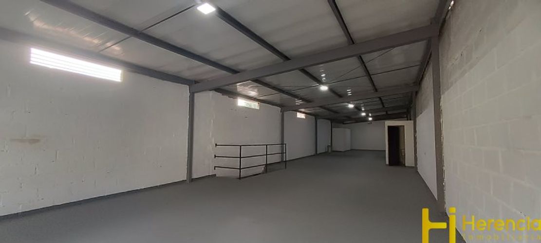 Bodega en arriendo en Cristo Rey, Medellín, 170 m² · foto 3 de 12