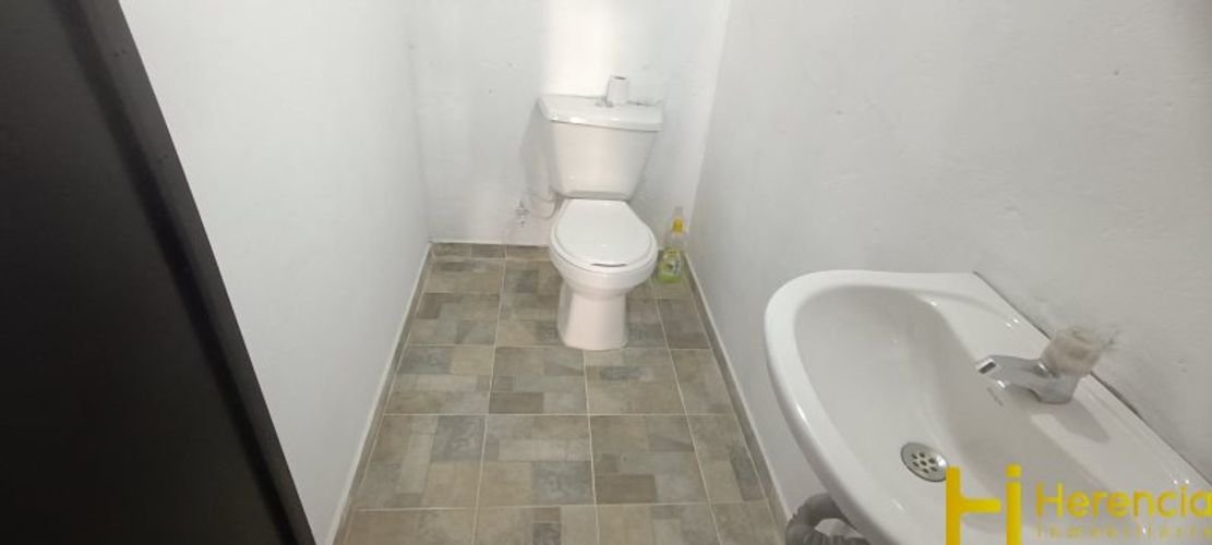 Bodega en arriendo en Cristo Rey, Medellín, 170 m² · foto 6 de 12