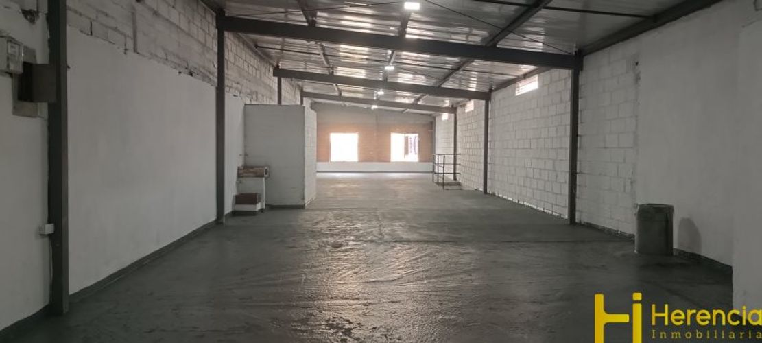 Bodega en arriendo en Cristo Rey, Medellín, 170 m² · foto 8 de 12