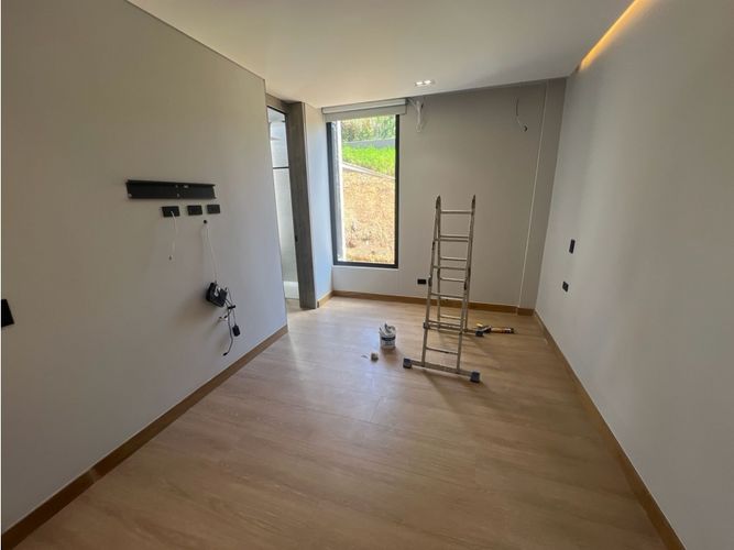 Casa de 3 alcobas en arriendo en Las Palmas, Envigado, 331 m² · foto 10 de 24
