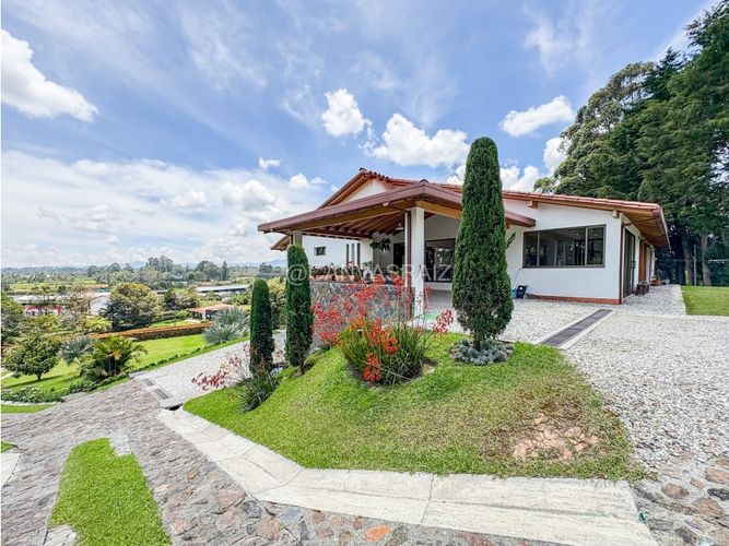 Casa de 5 alcobas en venta en El Tablazo, Rionegro, 472 m² · foto 2 de 13