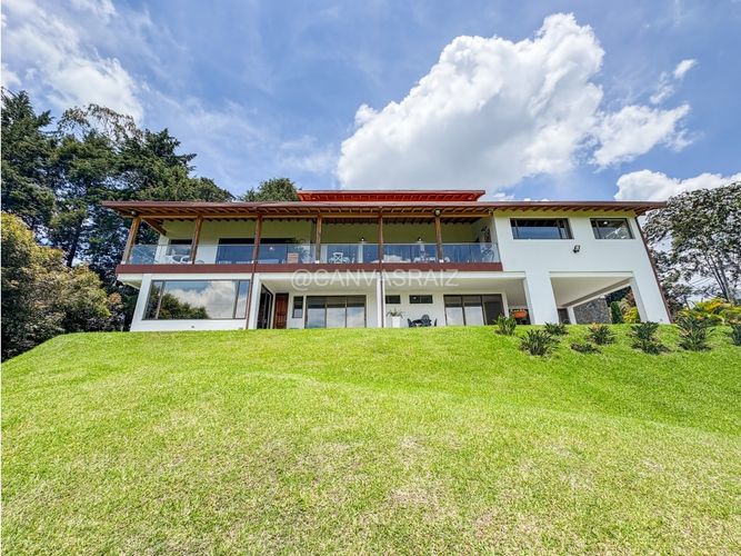 Casa de 5 alcobas en venta en El Tablazo, Rionegro, 472 m² · foto 3 de 13