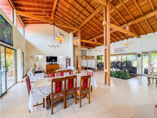 Casa de 5 alcobas en venta en El Tablazo, Rionegro, 472 m² · foto 6 de 13