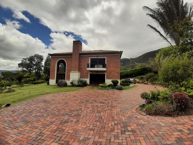 Casa de 4 alcobas en venta en Lagos De Torca, Bogotá, 800 m² · foto 2 de 24