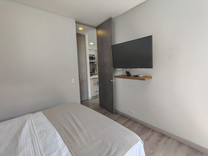 Apartamento de 2 alcobas en venta en El Poblado, Medellín, 71 m² · foto 3 de 18