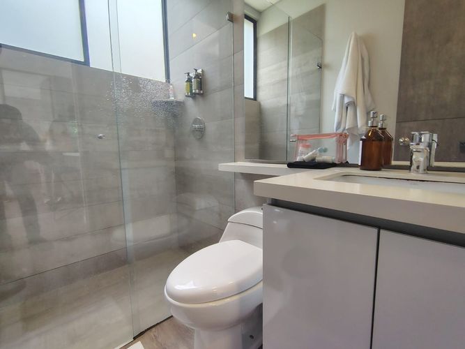 Apartamento de 2 alcobas en venta en El Poblado, Medellín, 71 m² · foto 13 de 18