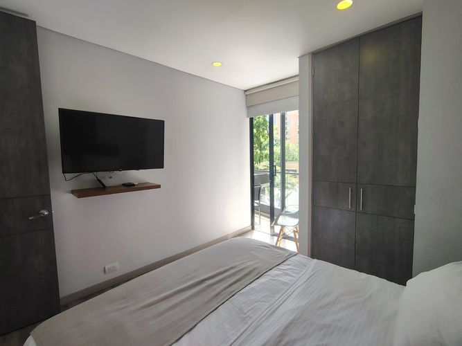 Apartamento de 2 alcobas en venta en El Poblado, Medellín, 71 m² · foto 2 de 18