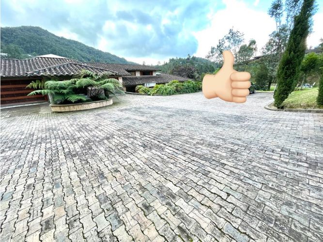 Casa de 4 alcobas en venta en Loma Del Escobero, Envigado, 750 m² · foto 3 de 24