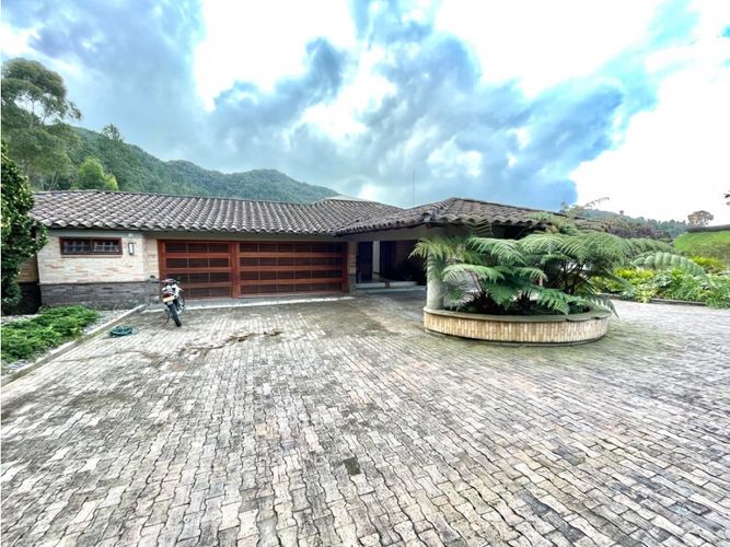 Casa de 4 alcobas en venta en Loma Del Escobero, Envigado, 750 m² · foto 4 de 24