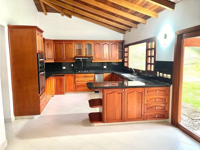 Casa de 4 alcobas en venta en Loma Del Escobero, Envigado, 750 m² · foto 11 de 24