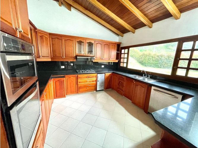 Casa de 4 alcobas en venta en Loma Del Escobero, Envigado, 750 m² · foto 12 de 24