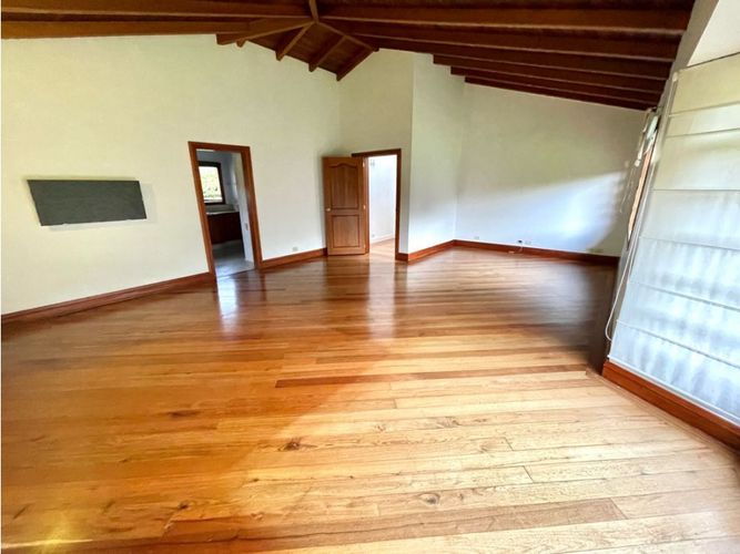 Casa de 4 alcobas en venta en Loma Del Escobero, Envigado, 750 m² · foto 14 de 24