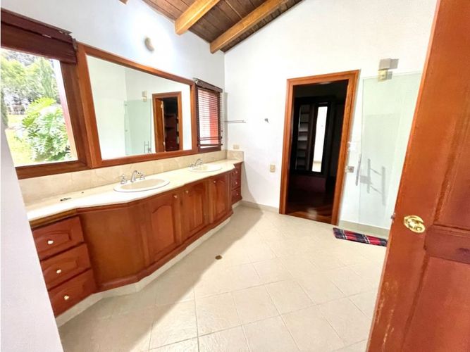 Casa de 4 alcobas en venta en Loma Del Escobero, Envigado, 750 m² · foto 18 de 24