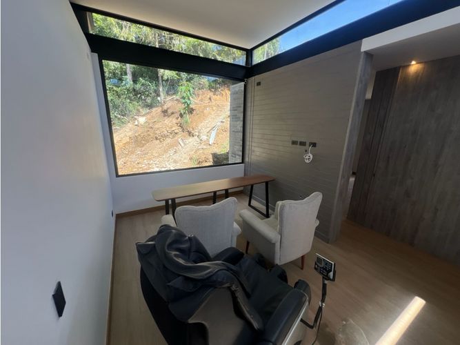 Casa de 3 alcobas en venta en Las Palmas, Envigado, 331 m² · foto 18 de 24