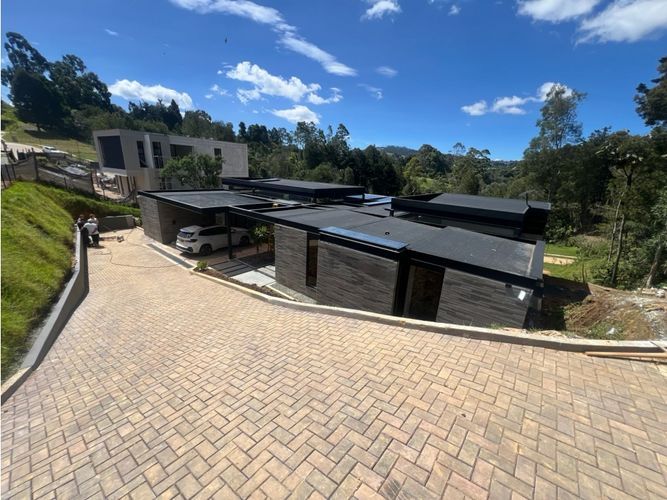 Casa de 3 alcobas en venta en Las Palmas, Envigado, 331 m² · foto 23 de 24