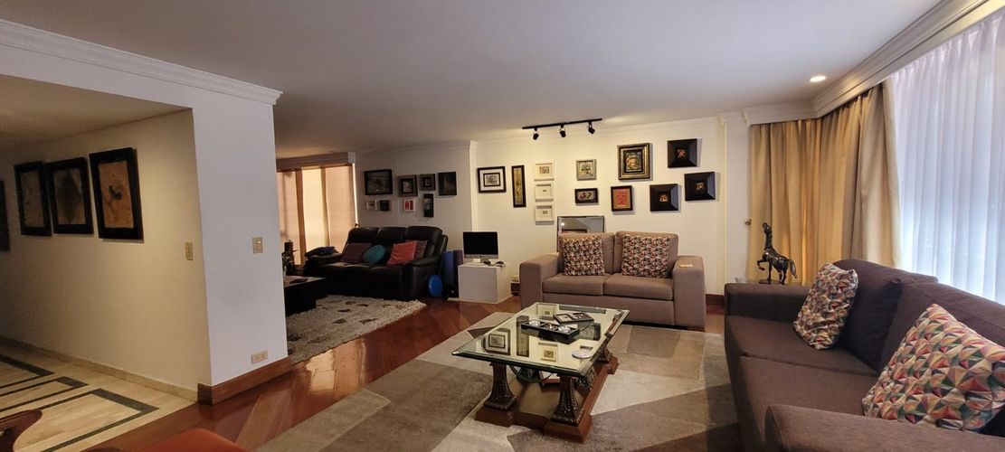 Apartamento de 4 alcobas en venta en Chicó Reservado, Bogotá, 276 m² · foto 2 de 24