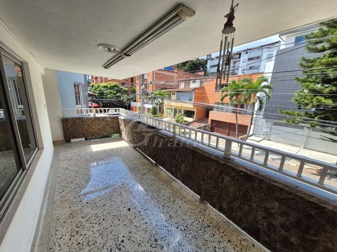 Casa de 5 alcobas en venta en Miravalle, Medellín, 350 m² · foto 2 de 24