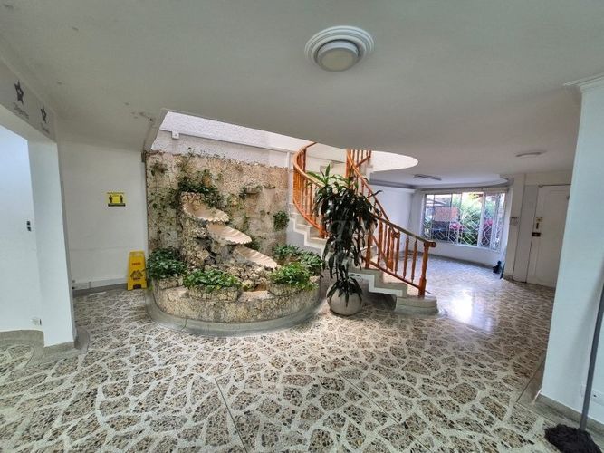 Casa de 5 alcobas en venta en Miravalle, Medellín, 350 m² · foto 4 de 24