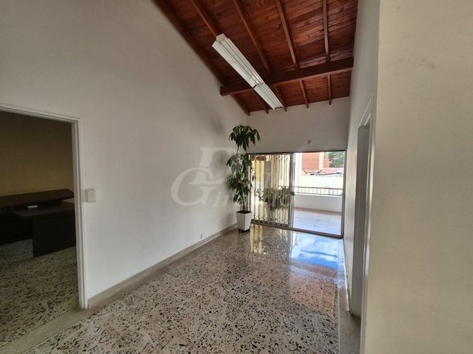 Casa de 5 alcobas en venta en Miravalle, Medellín, 350 m² · foto 6 de 24