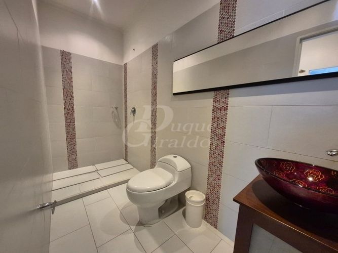 Casa de 5 alcobas en venta en Miravalle, Medellín, 350 m² · foto 16 de 24