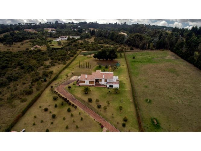 Lote en venta en Altos De Yerbabuena, Chía, 10530 m² · foto 2 de 7
