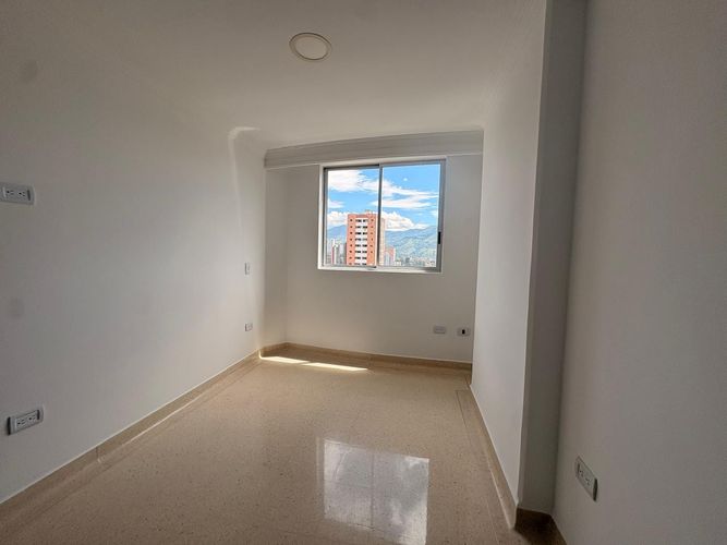 Apartamento de 3 alcobas en venta en Tres Esquinas, Sabaneta, 140 m² · foto 7 de 17