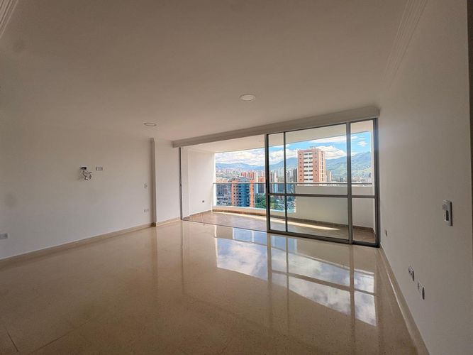 Apartamento de 3 alcobas en venta en Tres Esquinas, Sabaneta, 140 m² · foto 2 de 17