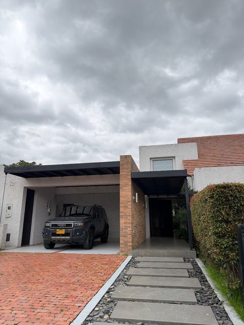 Casa de 5 alcobas en venta en San Simón, Bogotá, 700 m² · foto 2 de 24