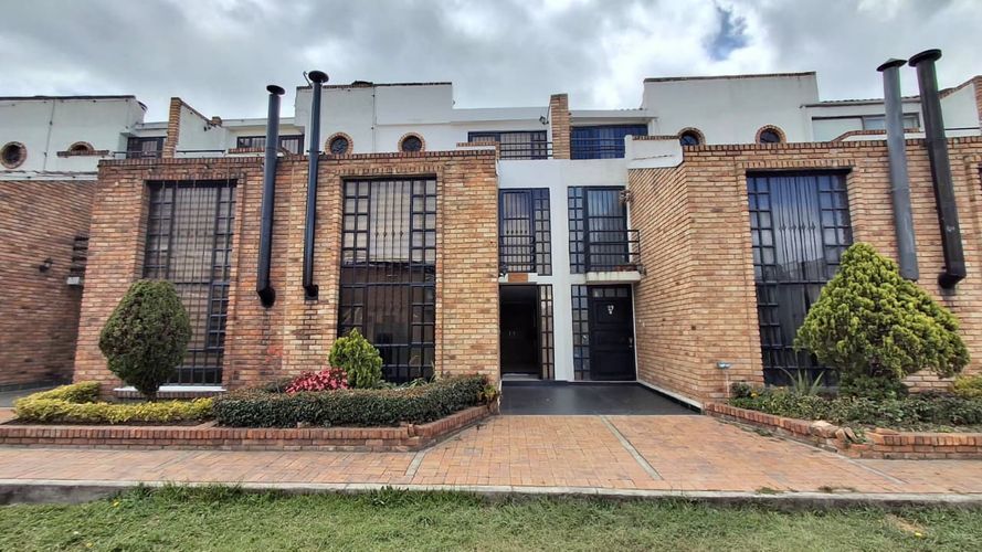 Casa de 3 alcobas en venta en Centro, Funza, 148 m² · foto 2 de 24