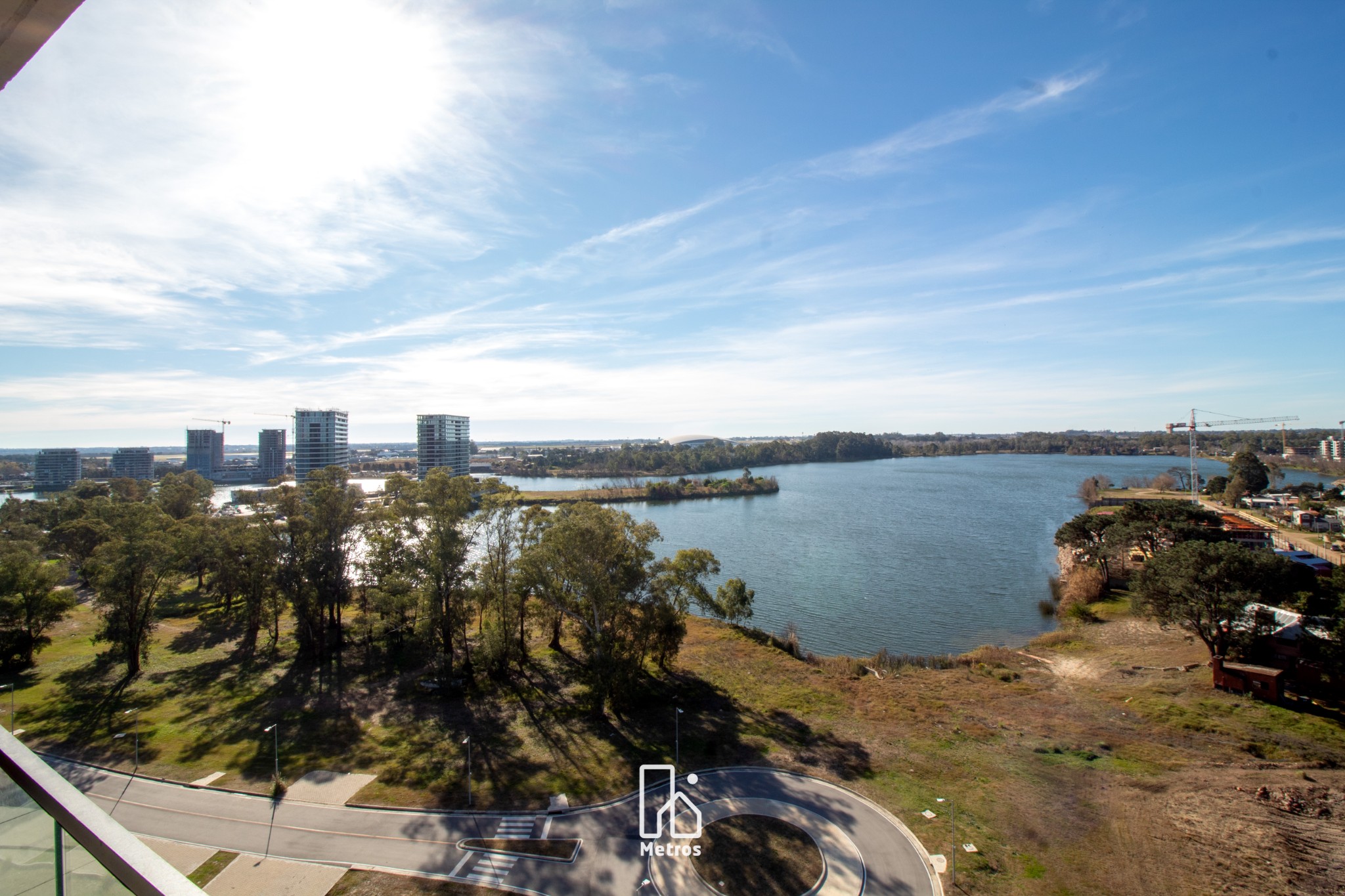 Venta Apartamento con Vista al Lago Parque Miramar 2 Dormitorios - Terraza + Parrillero - Garaje incluído - foto 4