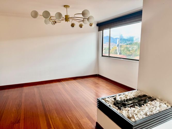 Apartamento de 3 alcobas en venta en Mazuren, Bogotá, 147 m² · foto 2 de 10